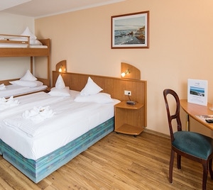 Doppelzimmer mit Doppelstockbett